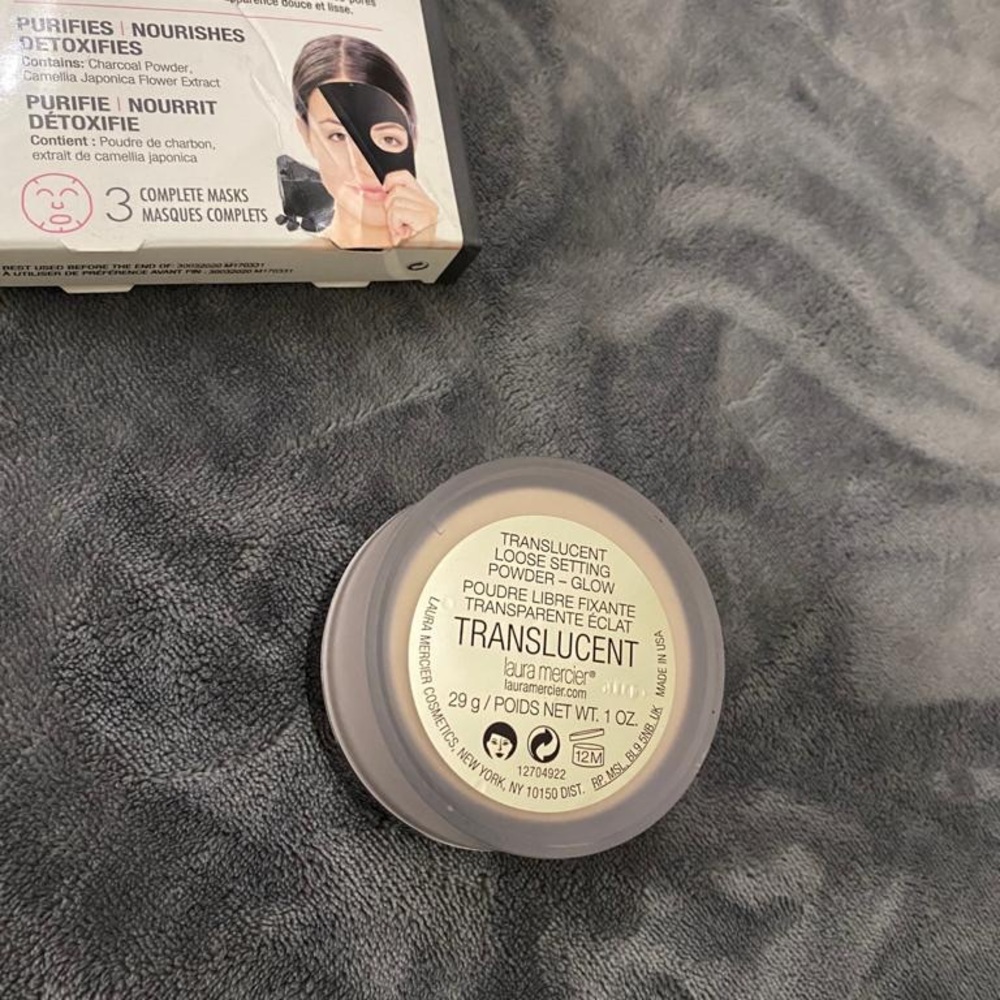 Laura Mercier Translucent Powder - Picture 2 of 5